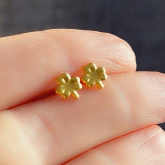 14k Gold Vermeil Four Leaf Clover Stud Earrings - Picture 3 of 12